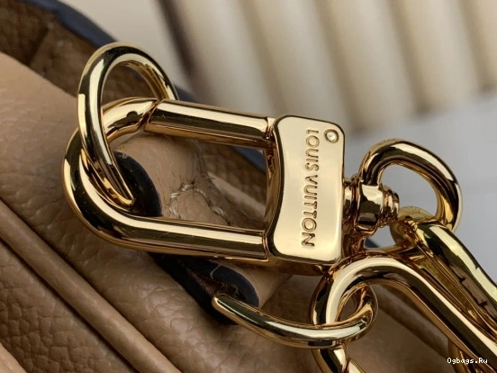 LOUIS EAST POCHETTE METIS VUITTON WEST 0131